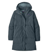 Patagonia Women’s Sisar Down Parka delivers versatile winter warmth with 600-fill Recycled Down, a durable recycled shell and mid-thigh coverage.