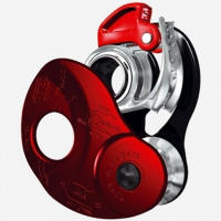Compact and lightweight progress capture pulley that can be used for hauling, Tyrolean traverses and toprope self-belay on ropes from 8 to 13mm.